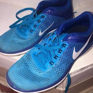 Nike tennis shoes